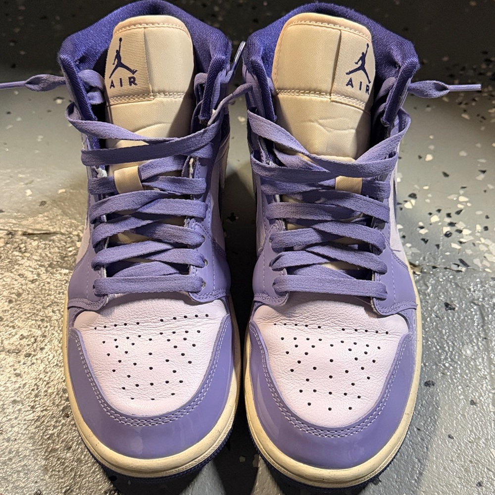 Air Jordan 1 Mid Women's Sneakers in Lavender and Deep Purple - Picture 2 of 5